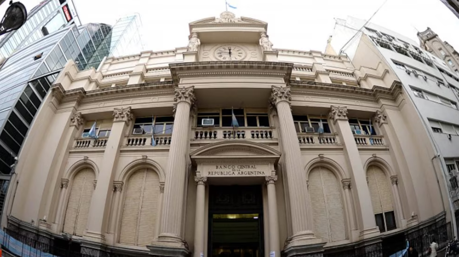 El Banco Central vendió USD 379 millones para contener al dólar