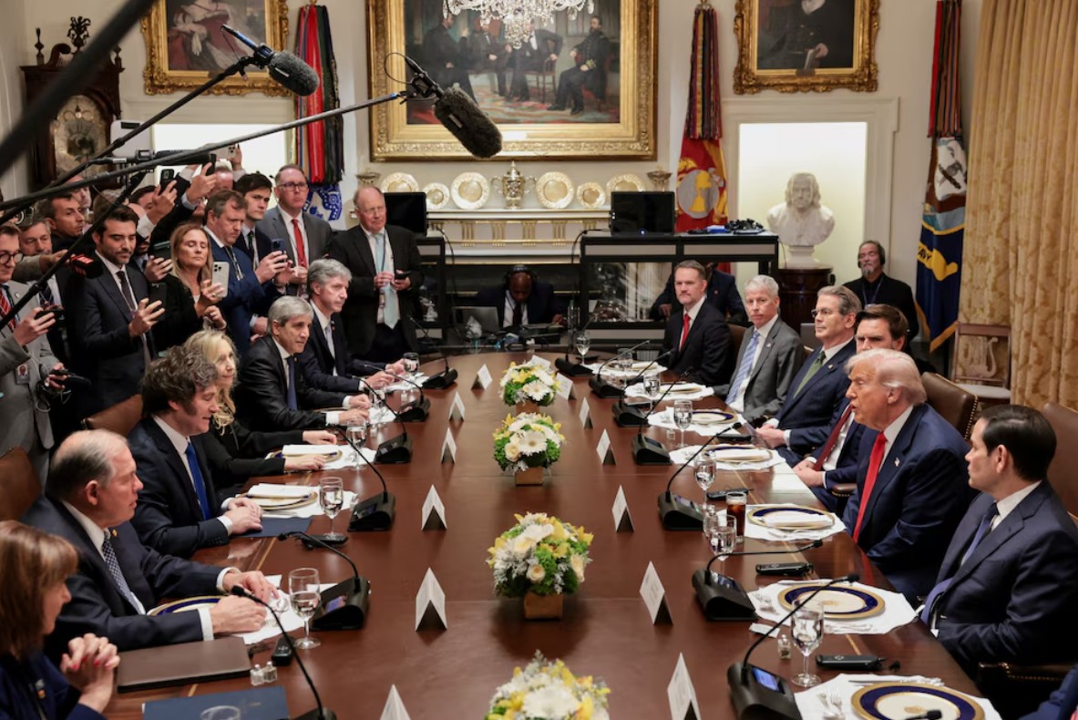 Trump respaldó a Milei pero advirtió que el apoyo “dependerá del resultado electoral”