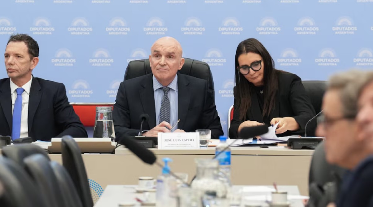 Diputados: la oposición fuerza una mega sesión para recortar el poder de los DNU y desplazar a Espert