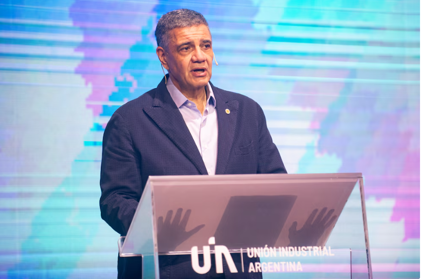 Desde 2026 los docentes porteños deberán registrar asistencia con huella digital