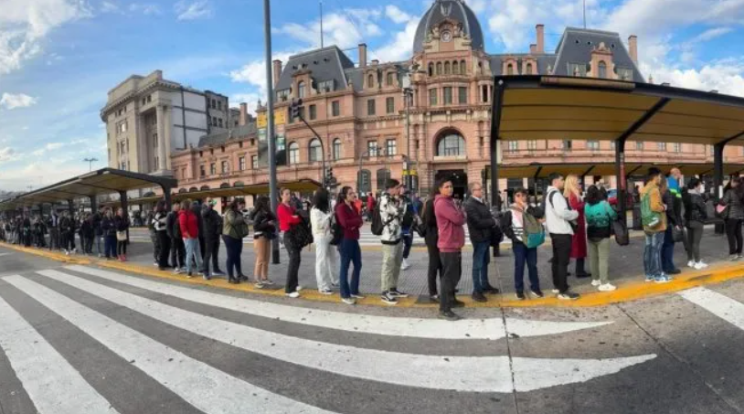 El Gobierno convoca a empresas de colectivos en medio del conflicto por costos y subsidios