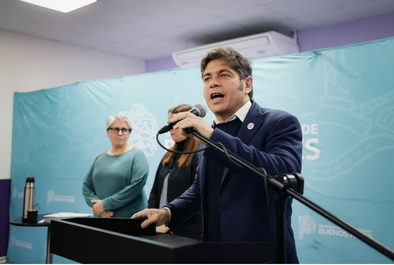 Kicillof cuestionó a Milei en el 25 de Mayo: “Patria sí, colonia no”