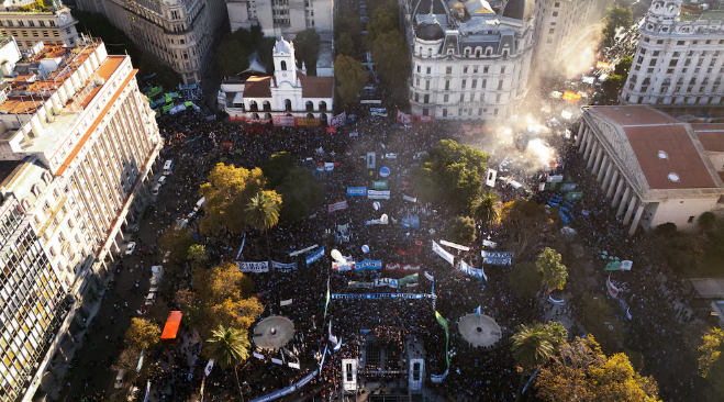 Masiva Marcha Federal Universitaria en Plaza de Mayo contra el ajuste y el desfinanciamiento