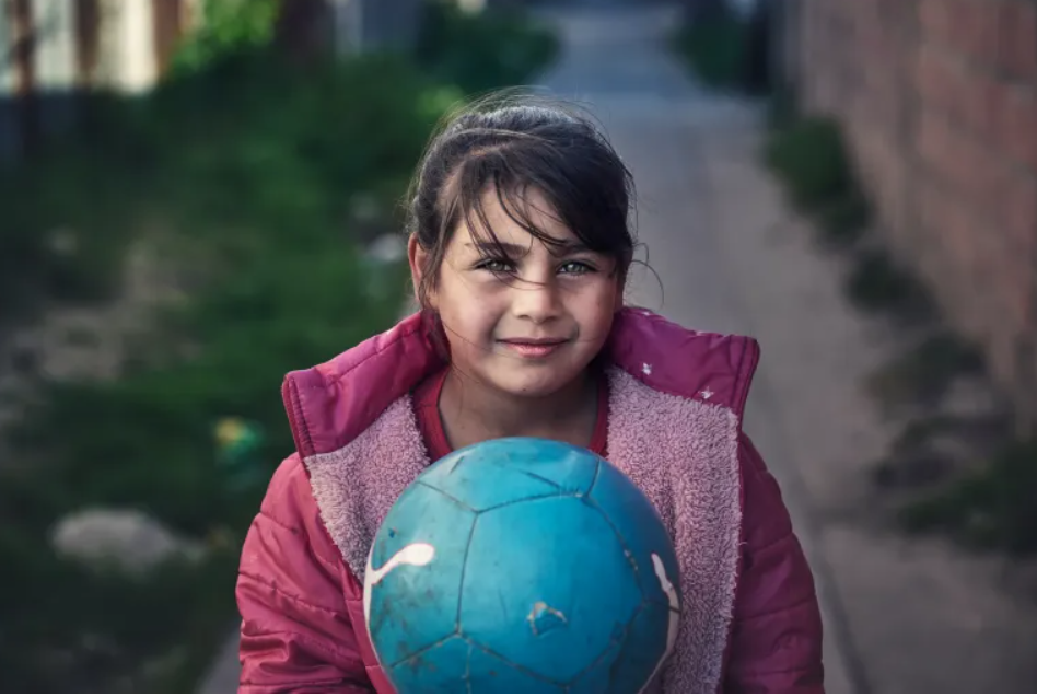 Pobreza infantil: cayó al nivel más bajo desde 2018, pero UNICEF advierte que volvería a subir en 2026