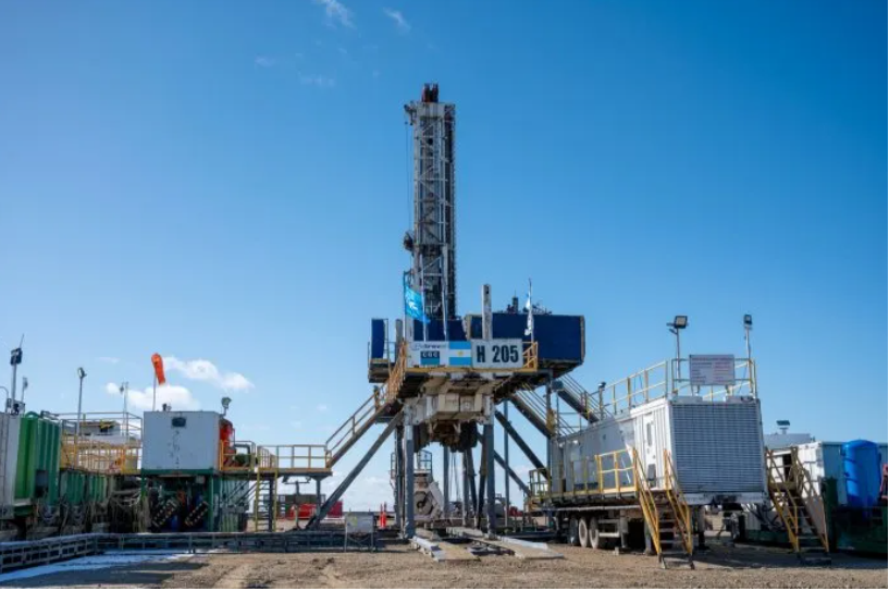 Santa Cruz reactiva la actividad petrolera tras acuerdos con YPF y empresas privadas