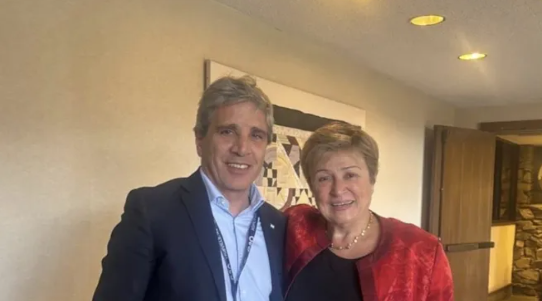 Caputo se reunió con Georgieva en el G20 y destacó los avances de Argentina en materia económica