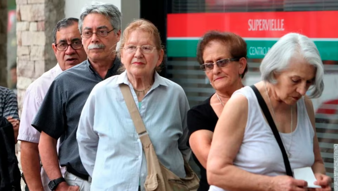 Jubilados y pensionados podrán viajar gratis en subte con el DNI en CABA