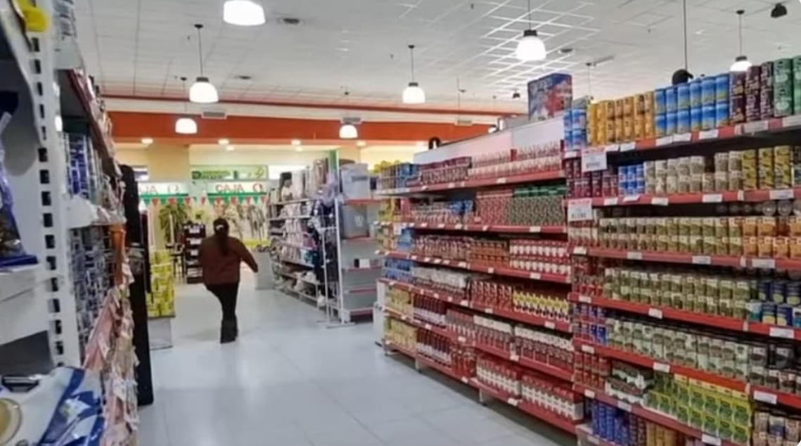El consumo volvió a caer en agosto y el menor acceso al crédito golpeó las compras de bienes durables