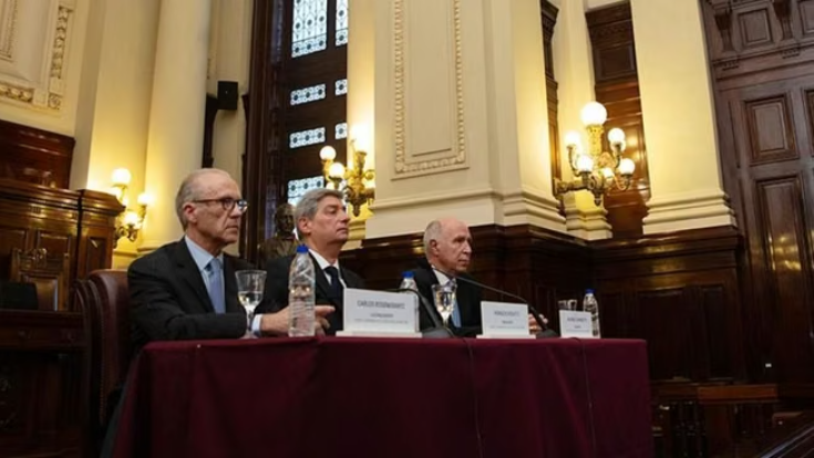 La Corte deberá revisar el DNU de Milei que trasladó a Migraciones el otorgamiento de la ciudadanía