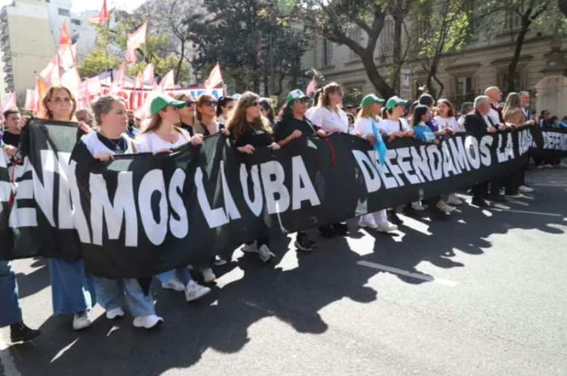 Universidades marchan contra Milei para exigir la aplicación de la ley de financiamiento y la recomposición salarial